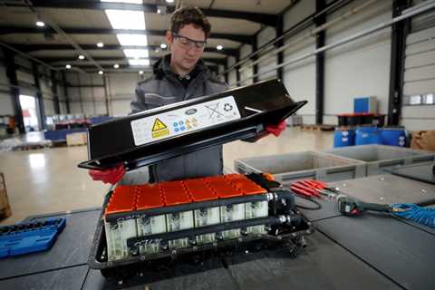 Are lithium-ion batteries in electric vehicles a danger?  For Reuters
