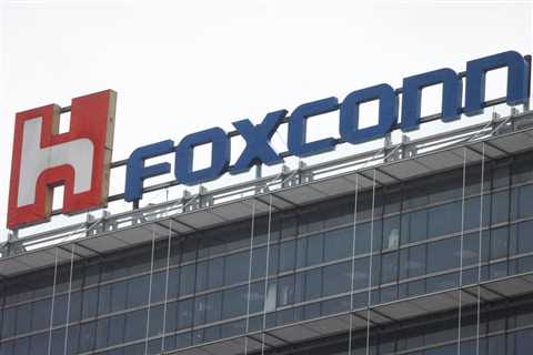 Foxconn sees COVID-hit China plant again at full output in late Dec-early Jan -source By Reuters