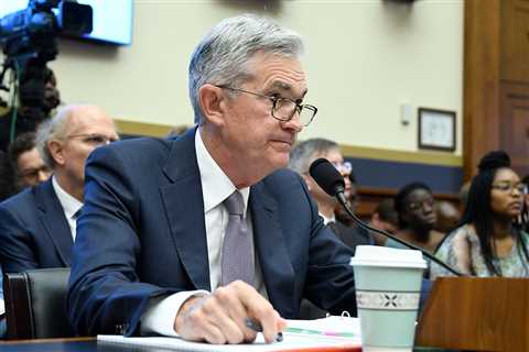 Trump Won’t Illegally Fire Powell: Letting the Fed Save the Economy